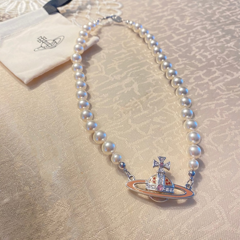 Vivienne Westwood Pearl choker